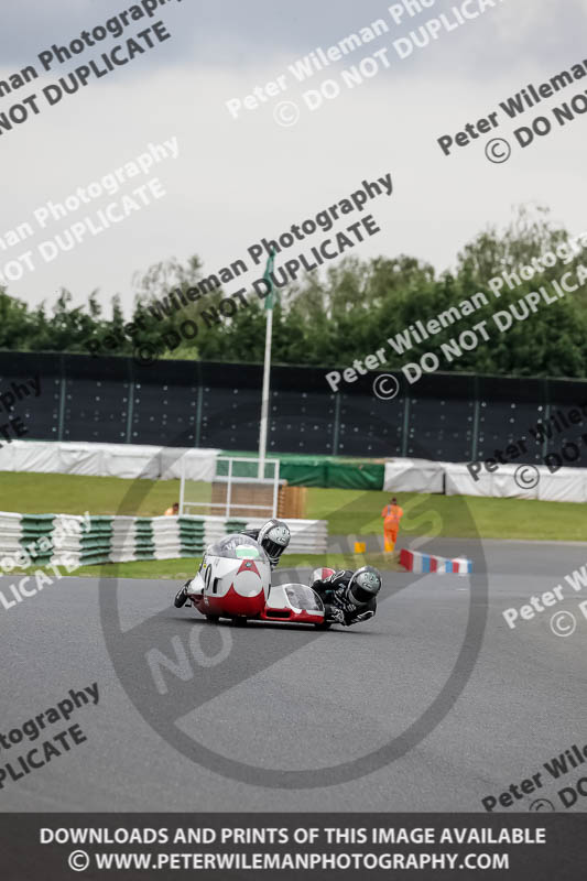 Vintage motorcycle club;eventdigitalimages;mallory park;mallory park trackday photographs;no limits trackdays;peter wileman photography;trackday digital images;trackday photos;vmcc festival 1000 bikes photographs